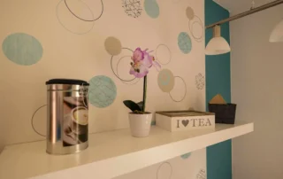 Zimmer 1 Für 1 oder 2 Personen. Einzel-/Doppelzimmer mit zwei Einzelbetten, Kochbereich und Bad